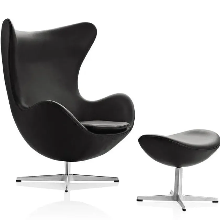 Fritz Hansen Ægget, Sort Aura læder, uden returdrej inkl. skammel af Arne Jacobsen> Lænestole