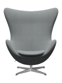 Fritz Hansen Ægget, sort læder/aluminium af Arne Jacobsen><noscript><img width=