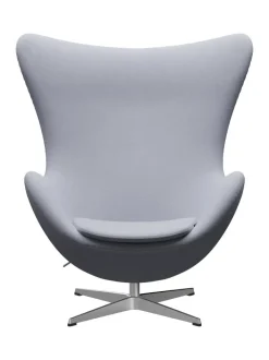Fritz Hansen Ægget, sort læder/aluminium af Arne Jacobsen><noscript><img width=