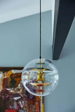 Verpan Globe, Brass Finish pendel Ø40 af Verner Panton><noscript><img width=