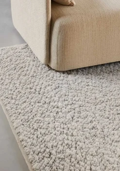 Audo Copenhagen Gravel Rug fra> Gulvtæpper