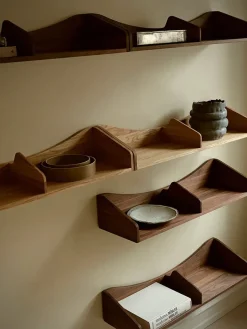 House of Finn Juhl Hulsø Hylde, mørkolieret eg af Finn Juhl><noscript><img width=