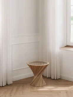 VIA Copenhagen HYPERBEL sidebord, natur eg fra><noscript><img width=
