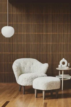 Audo Copenhagen Ingeborg med Fodskammel, sahara fra><noscript><img width=