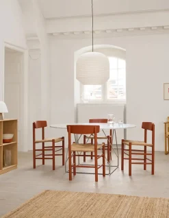Fredericia Furniture J39 Folkestolen, heritage red af Børge Mogensen> Spisebordsstole