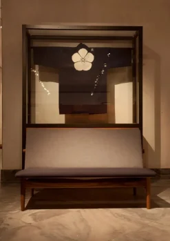 House of Finn Juhl Japan 2 pers. sofa, eg klar olie af Finn Juhl><noscript><img width=