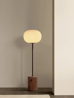 Audo Copenhagen JWDA Floor Lamp, red travertine stone fra> Gulvlamper|Spots