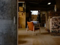 House of Finn Juhl Kaminstolen, eg klar olie af Finn Juhl><noscript><img width=