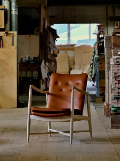 House of Finn Juhl Kaminstolen, eg klar olie af Finn Juhl><noscript><img width=