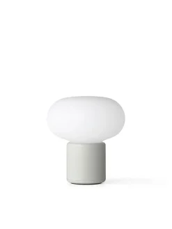 New Works Karl-Johan portable bordlampe, Cold Black fra><noscript><img width=