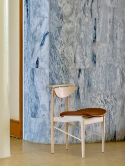 House of Finn Juhl Karmstolen, eg olie af Finn Juhl><noscript><img width=