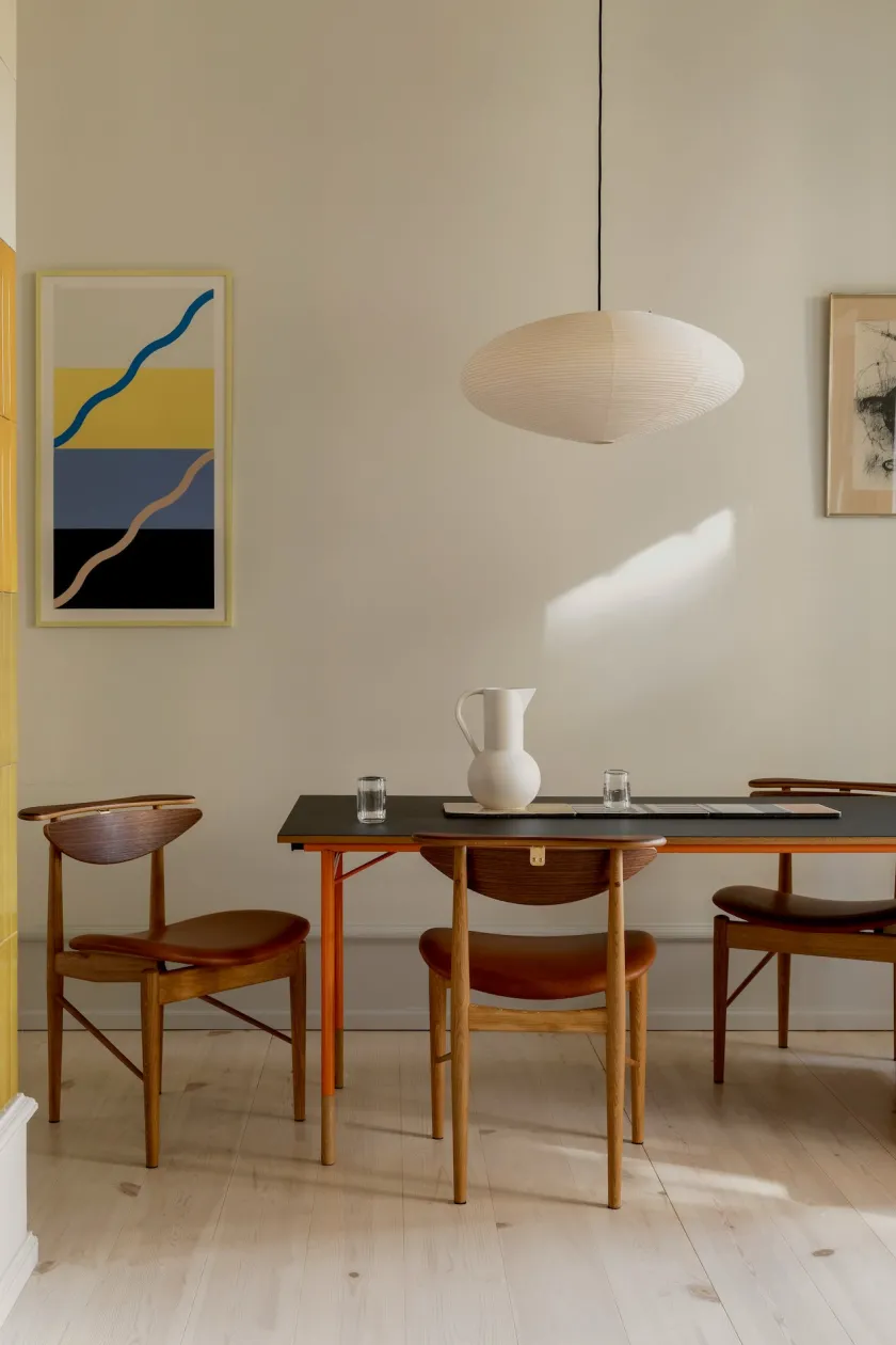 House of Finn Juhl Karmstolen, eg olie/valnød af Finn Juhl> Spisebordsstole