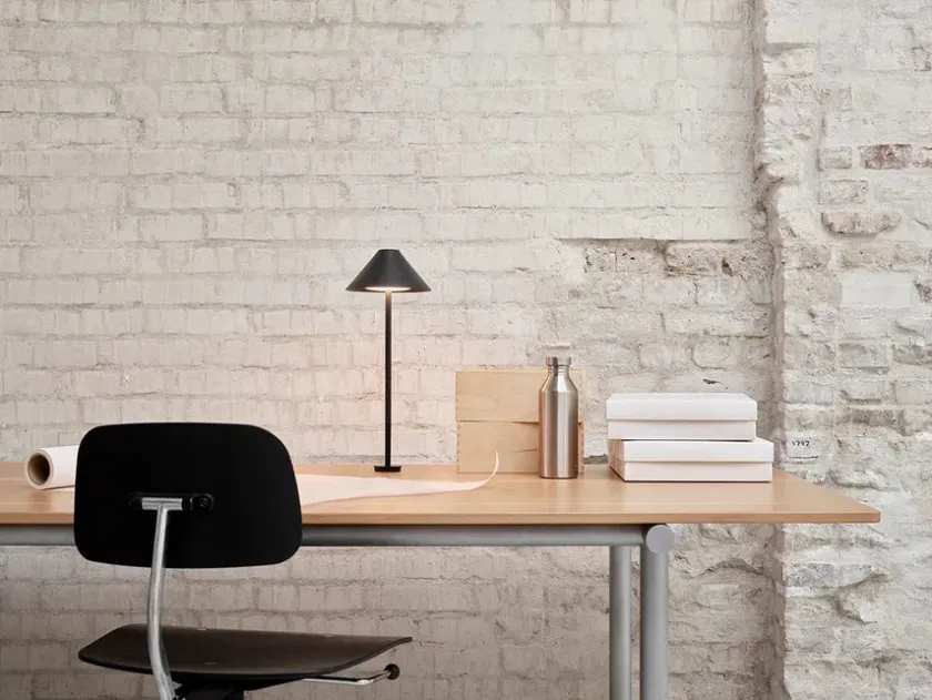 Louis Poulsen Keglen Bordlampe fra> Spots
