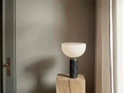 New Works Kizu Bordlampe Small, Grey Marble fra><noscript><img width=