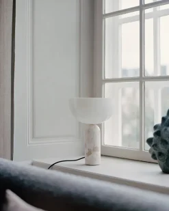 New Works Kizu Bordlampe Small, White Marble fra><noscript><img width=