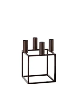 Audo Copenhagen Kubus 4 Lysestage, bruneret kobber fra><noscript><img width=