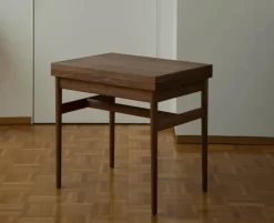 House of Finn Juhl Kunstsamlerens Bord af Finn Juhl><noscript><img width=