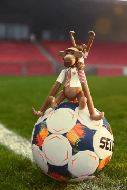 Kay Bojesen Lille Abe x DBU 86 Away af> Gaver Til Ham|Figurer