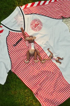 Kay Bojesen Lille Abe x DBU 86 Away af><noscript><img width=