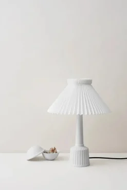 Le Klint Lille Esben Klint bordlampe fra Lyngby Porcelæn> Spots