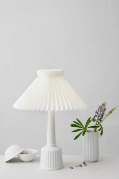 Le Klint Lille Esben Klint bordlampe fra Lyngby Porcelæn><noscript><img width=