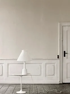 Le Klint Lille Esben Klint bordlampe fra Lyngby Porcelæn><noscript><img width=
