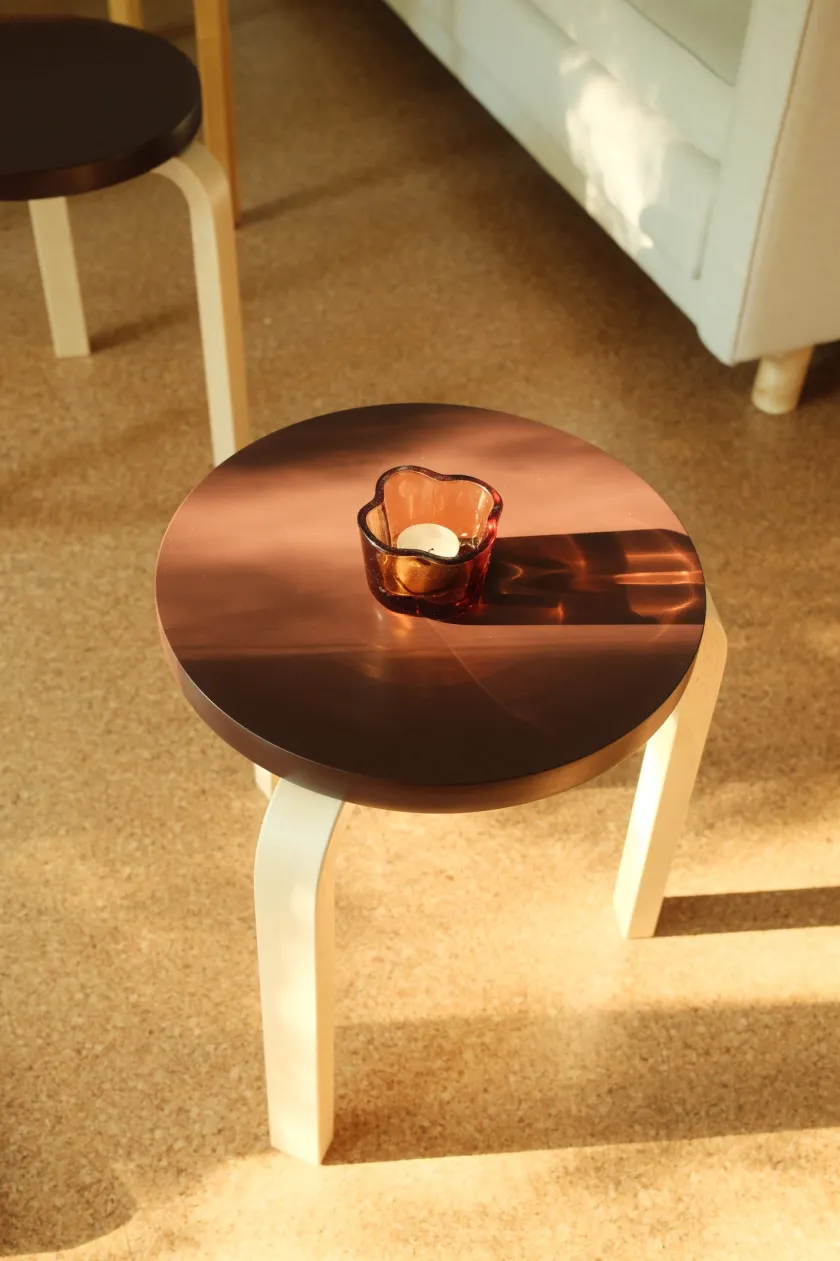 Artek Limited Edition Stool 60, Mahogany Brown fra> Skamler