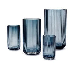 Lyngby Porcelæn Lyngbyvasen i lilla, H20,5 cm fra><noscript><img width=