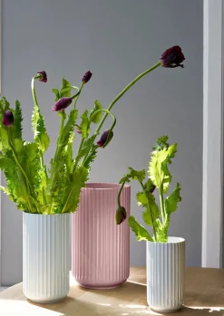 Lyngby Porcelæn Lyngbyvasen i rosa, H25 cm fra> Vaser