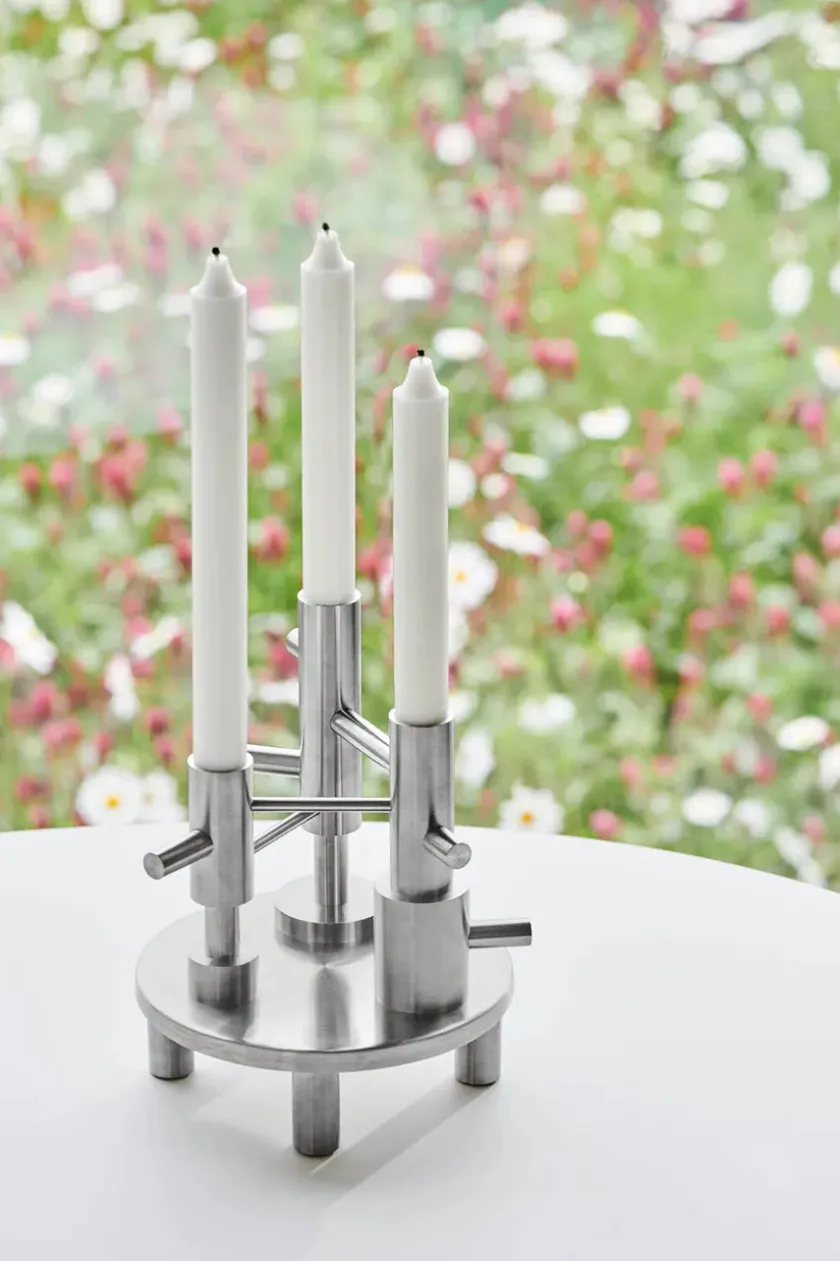 Fritz Hansen Lysestage large messing af Jaime Hayon> Lysestager
