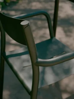 New Works May Armchair, dark green fra> Havestole