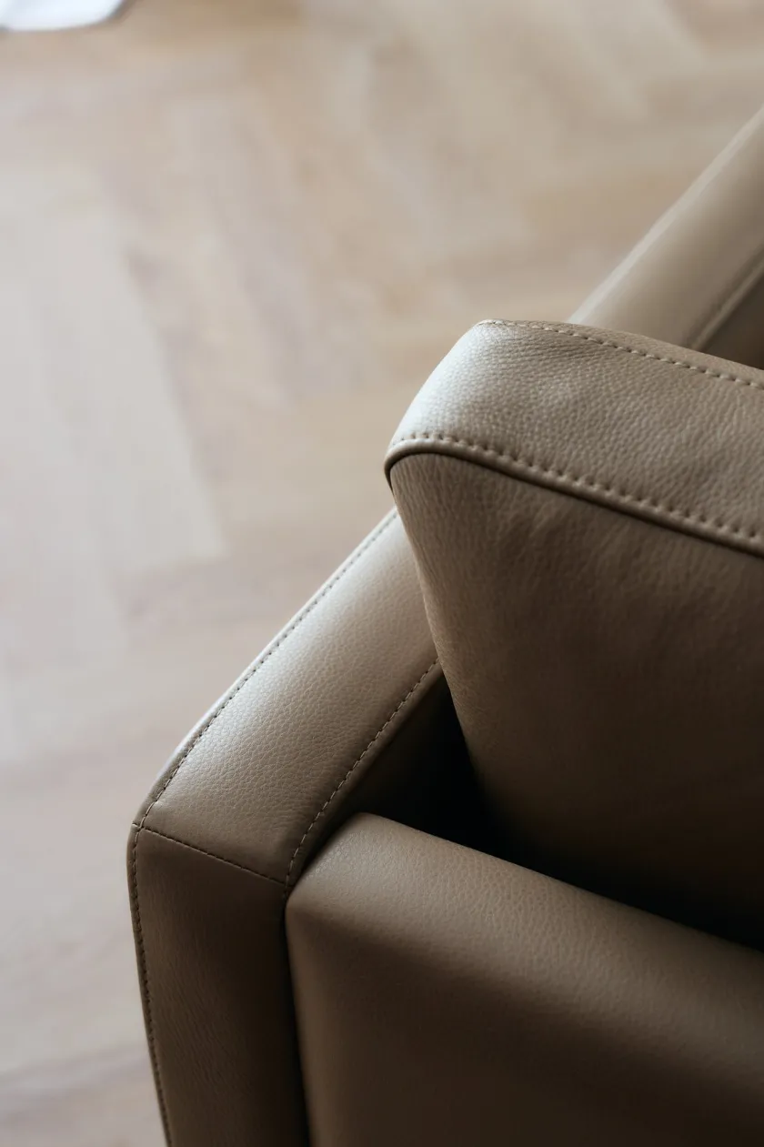 Mogens Hansen MH276 4 pers. sofa i Baltique anilinlæder fra> Sofaer