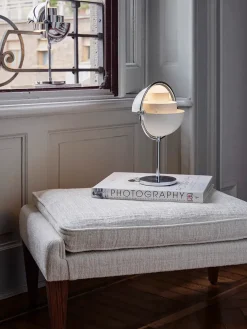 GUBI Multi-Lite Portable Bordlampe, krom/hvid fra> Portable Lamper|Spots