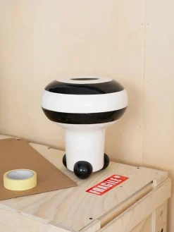 raawii Mushroom Vase, black fra> Vaser