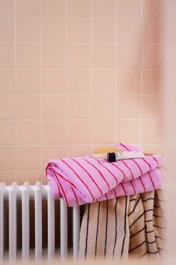 Bongusta Naram towel - Baby pink & Ski patrol fra><noscript><img width=