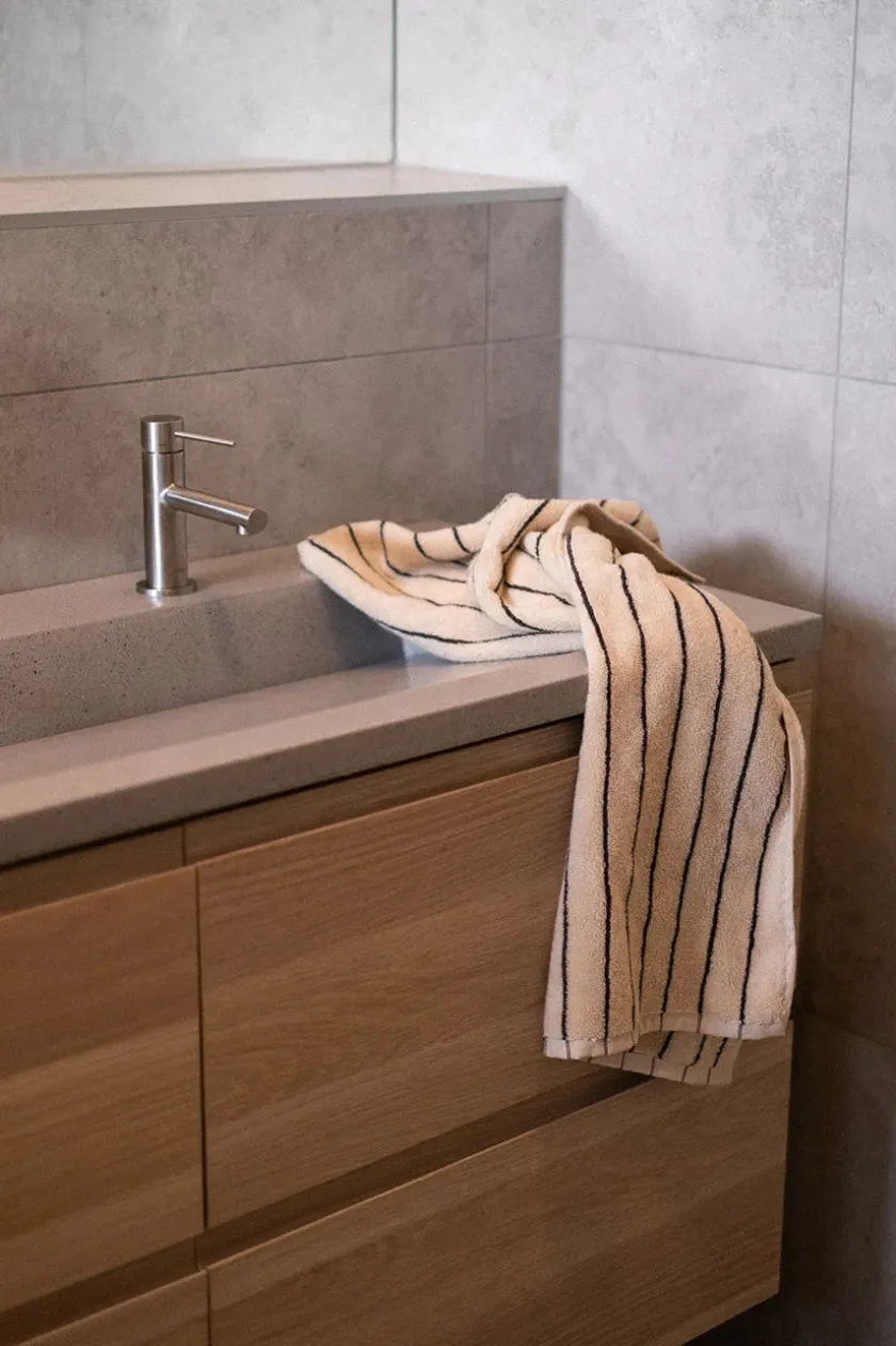 Bongusta Naram towel - Lavender Blue fra> Badeværelsestekstiler