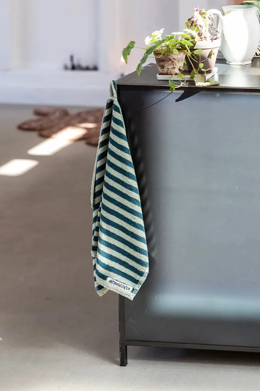 Bongusta Naram towel - Lavender Blue fra> Badeværelsestekstiler