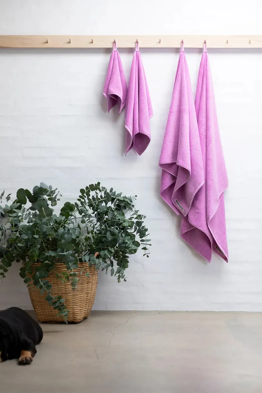 Bongusta Naram towel - Silver Sage fra> Badeværelsestekstiler