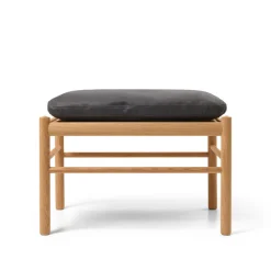 Carl Hansen & Søn OW149F Fodskammel til Colonial lænestol, eg olie, Terra-læder af Ole Wanscher><noscript><img width=