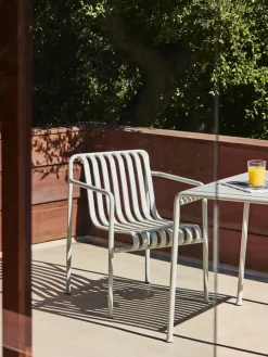 HAY Palissade Dining Armchair, sky grey fra> Havestole