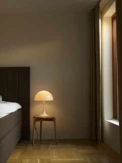 Louis Poulsen Panthella 320 bordlampe, messing af Verner Panton><noscript><img width=