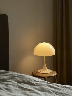 Louis Poulsen Panthella 320 bordlampe, opal af Verner Panton> Spots