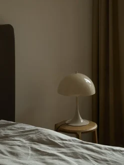 Louis Poulsen Panthella 320 bordlampe, opal af Verner Panton><noscript><img width=
