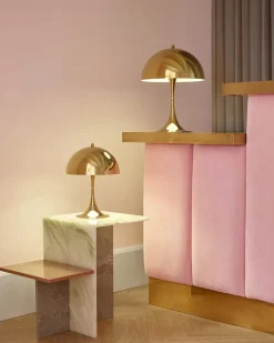 Louis Poulsen Panthella 250 Bordlampe, pale rose opal af Verner Panton><noscript><img width=
