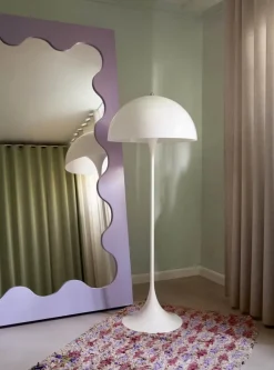 Louis Poulsen Panthella gulvlampe af Verner Panton><noscript><img width=