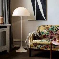Louis Poulsen Panthella gulvlampe af Verner Panton><noscript><img width=