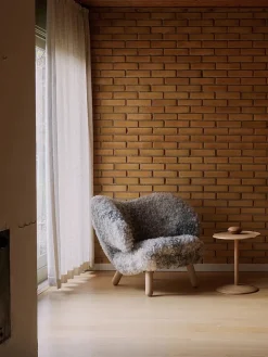 House of Finn Juhl Pelikanstolen, gotlandsk fåreskind af Finn Juhl><noscript><img width=