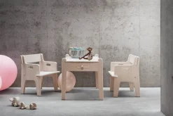 Carl Hansen & Søn Peters Bord CH411 af Hans J. Wegner>Børn Børneborde