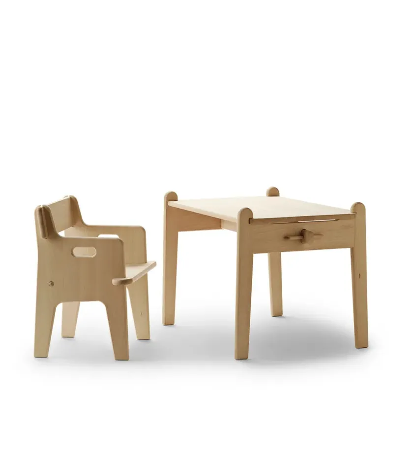 Carl Hansen & Søn Peters Bord CH411 af Hans J. Wegner>Børn Børneborde