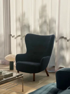 &Tradition Petra VB3 Chair, moonlight sheepskin/walnut fra><noscript><img width=